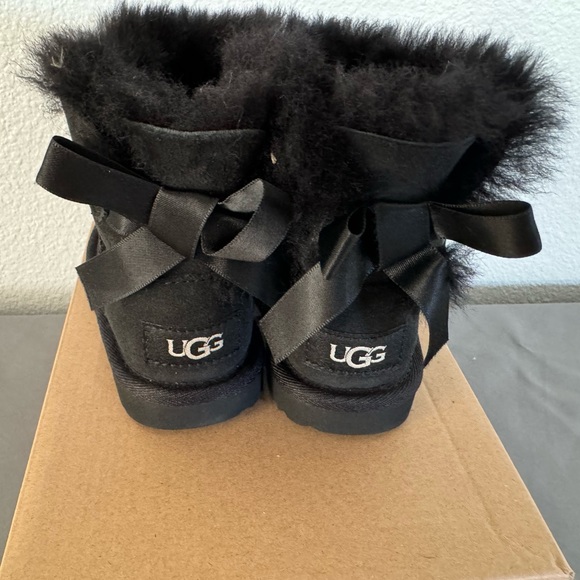 UGG boots toddler  size 7 - Picture 5 of 8